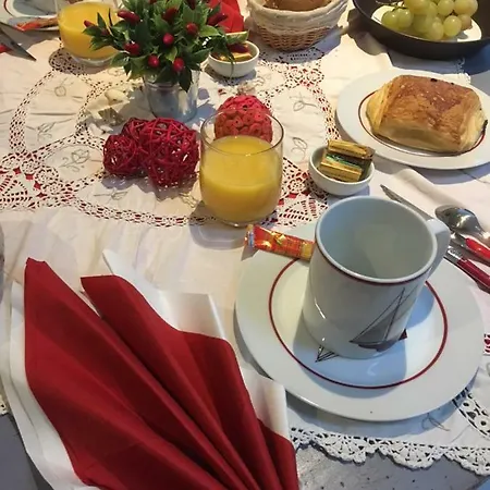 Arc En Ciel Nocleg ze śniadaniem 3*
